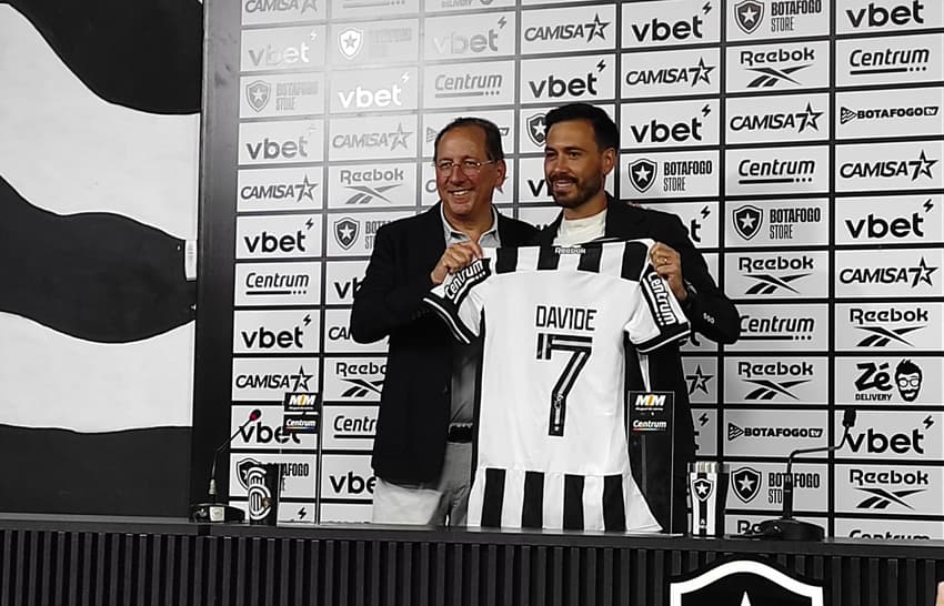 John Textor apresentou Davide Ancelotti no Botafogo (Foto: Leonardo Bessa/Lance!)