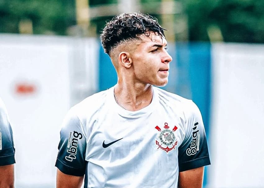 Julinho está de saída do Corinthians (Foto: Wanderson Oliveira)