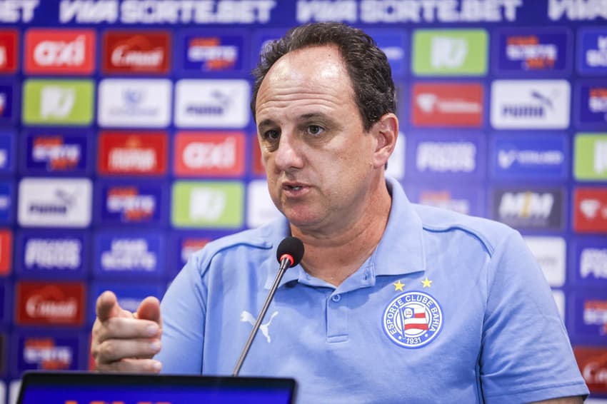 Rogério Ceni em entrevista coletiva (Foto: Rafael Rodrigues / EC Bahia)