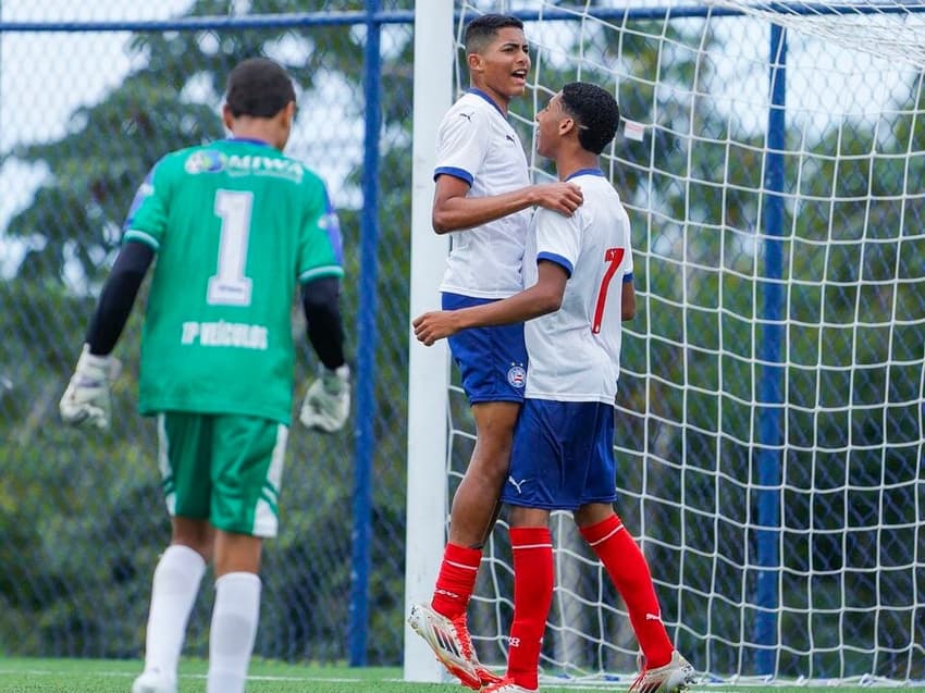 Atletas do Bahia comemoram gol contra o Atlântico, pela Copa 2 de Julho (Foto: divulgação / EC Bahia)