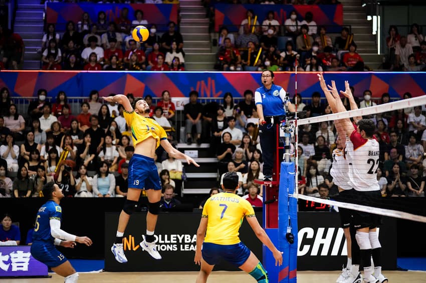 O Brasil venceu a Alemanha por 3 sets a 1 pela VNL Masculina (Foto: Divulgação/Volleyball World)