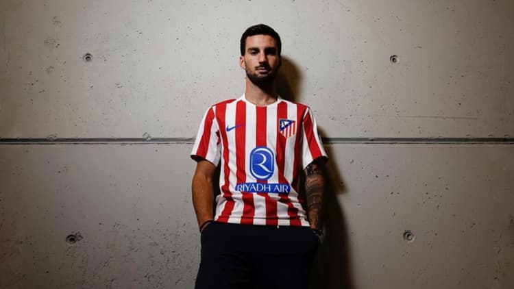Álex Baena em apresentação pelo Atlético de Madrid (Foto: Reprodução/Atlético de Madrid)