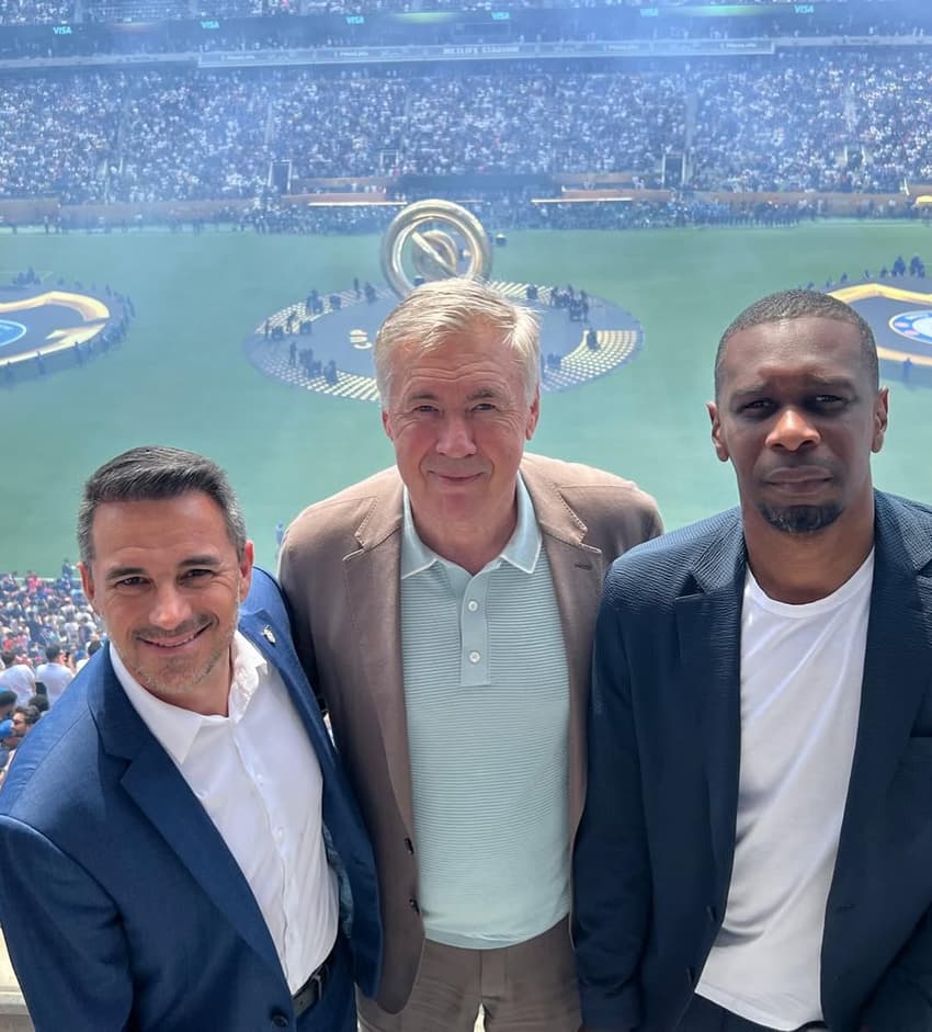Rodrigo Caetano, Carlo Ancelotti e Juan Santos na final do Mundial de Clubes