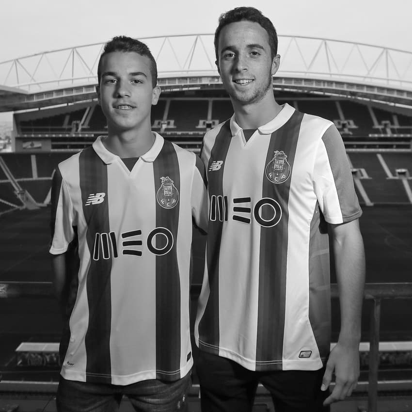 André Silva e Diogo Jota juntos com a camisa do Porto no Estádio do Dragão (Foto: Reprodução)