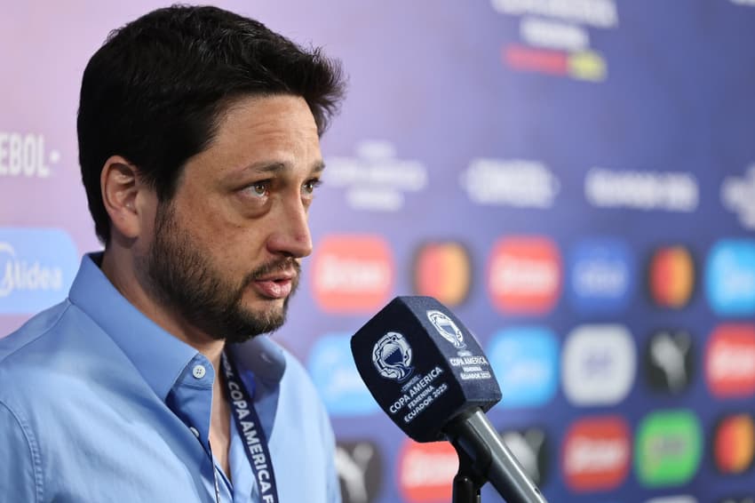 Arthur Elias, treinador do Brasil, durante entrevista na Copa América Feminina. (Foto: Lívia Villas Boas/ CBF)