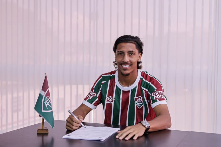 Arthur Henrique renova contrato com Fluminense. (Foto: Leonardo Brasil/FFC)