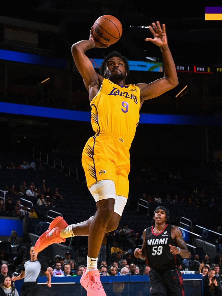 Bronny James em jogo entre Lakers e Mavericks na Summer League (Foto: Reprodução/X: @mavericks)
