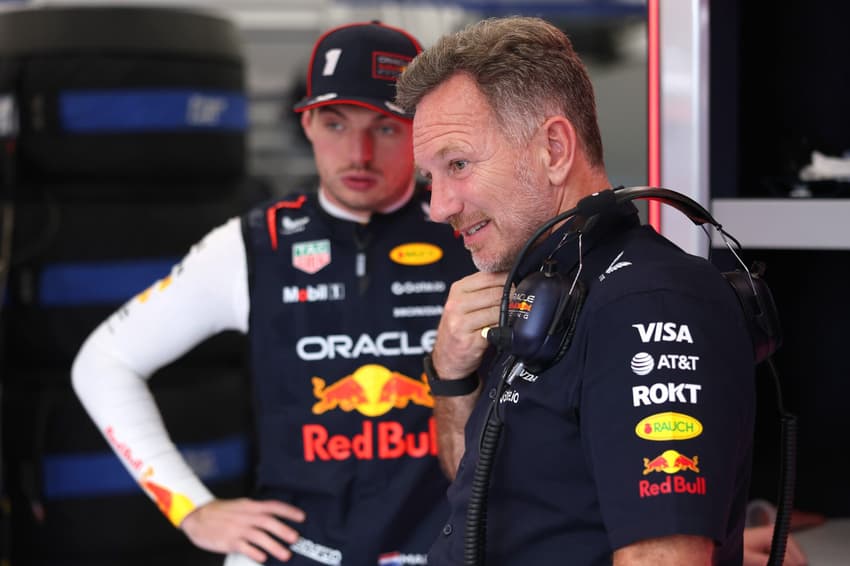 Christian Horner, ex-chefe da Red Bull, e Max Verstappen durante GP da Inglaterra (Foto: Alex Pantling/Getty Images)