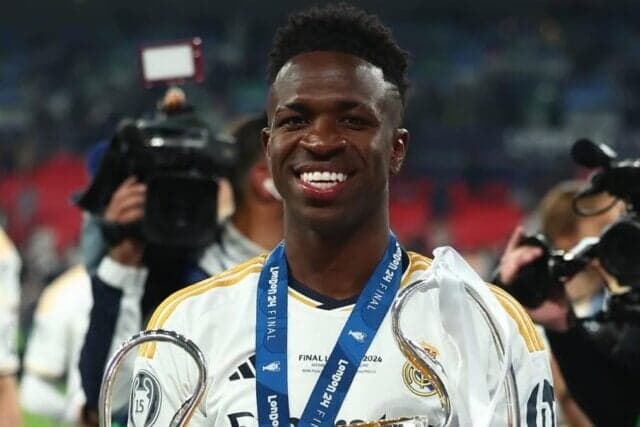 cropped-vini-jr-champions-league-taca.jpg