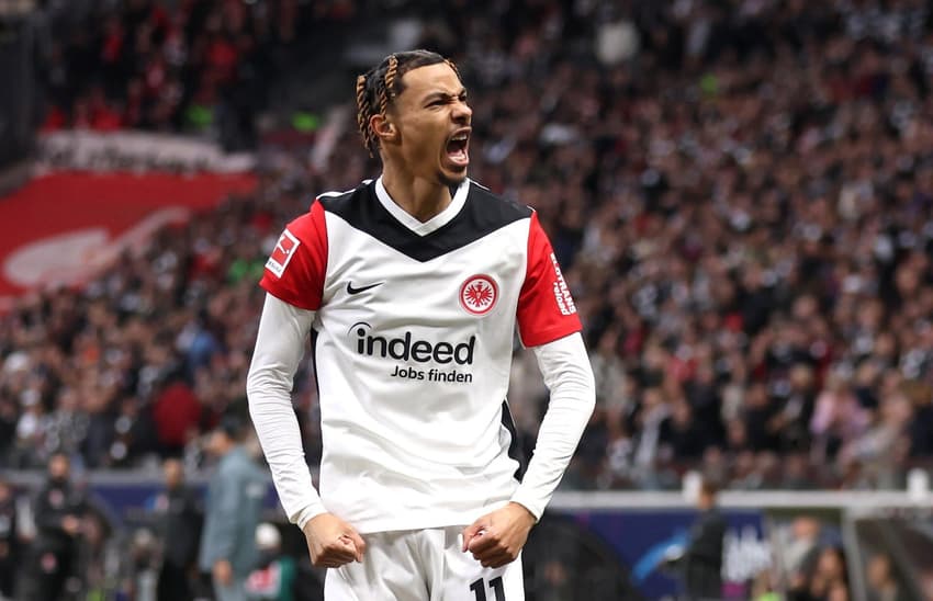 Alvo do Liverpool, Ekitike comemora gol pelo Frankfurt (Foto: Reprodução/Eintracht Frankfurt)