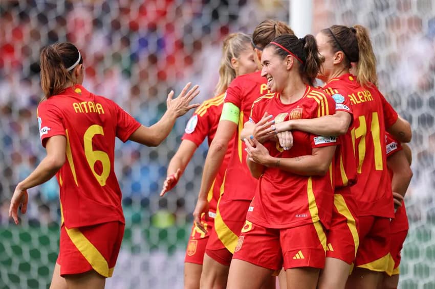 A Espanha abriu o placar contra a Inglaterra na final da Eurocopa Feminina. (Foto: UEFA/Divulgação)