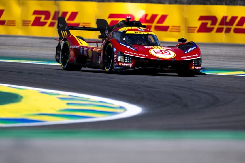 Ferrari #50 sofreu com danos na terceira hora em São Paulo (Foto: Fabrizio Boldoni / DPPI)