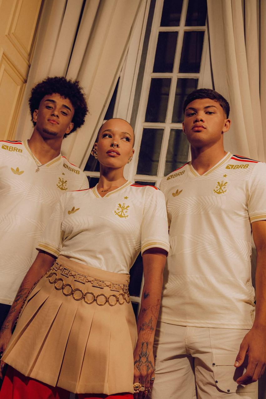 Uniforme n°3 do Flamengo foi melhor avaliado por site do que uniformes de Real Madrid, Barcelona e Bayern de Munique (Foto: Divulgação/Flamengo)