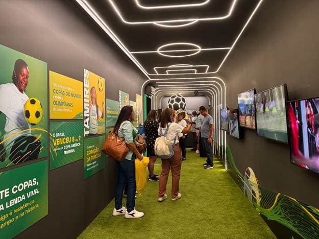 Exposição da Caravana de Futebol Feminino. (Foto: Caravana de Futebol Feminino/Divulgação)