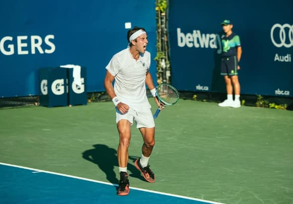 O argentino Tomas Etcheverry está na segunda rodada do Masters 1000 de Toronto (Reprodução)