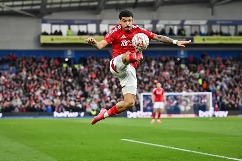 Mercado da Bola: Morgan Gibbs-White, destaque do Nottingham Forest, é um dos alvos do Tottenham (Foto: Glyn KIRK/AFP)