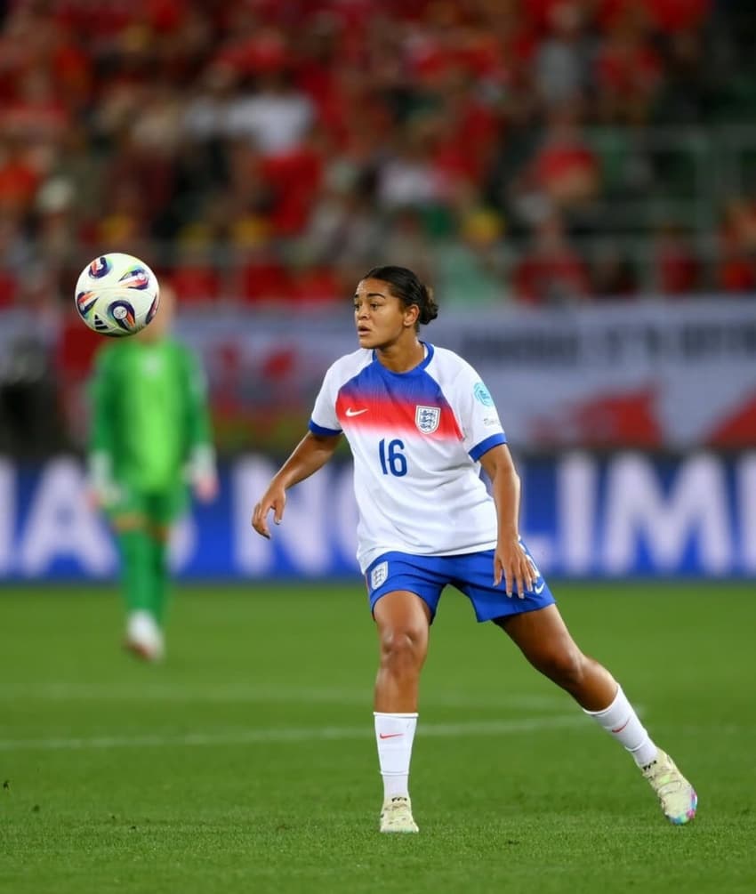 Jess Carter atuando pela Seleção Inglesa (Foto: Reprodução/Instagram)