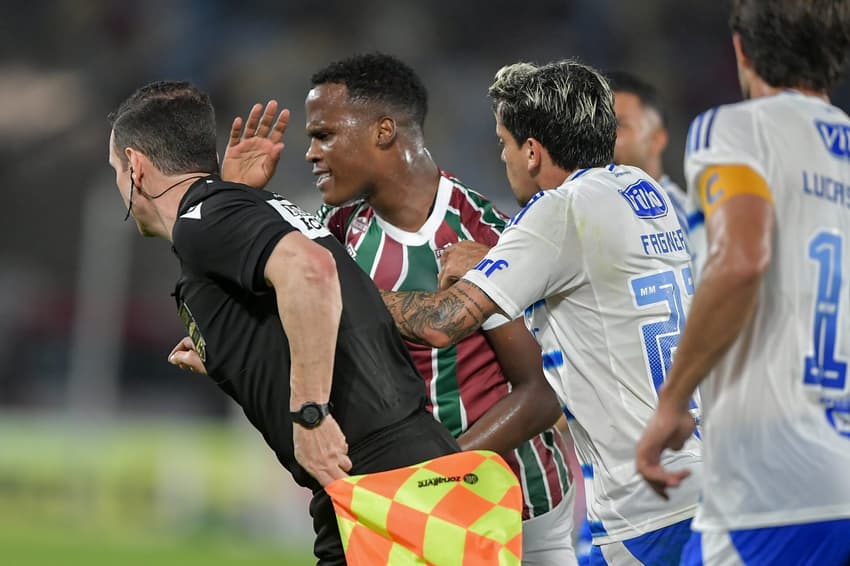 Jhon Arias fez último jogo pelo Fluminense diante do Cruzeiro 