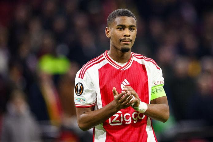 Jorrel Hato em ação pelo Ajax