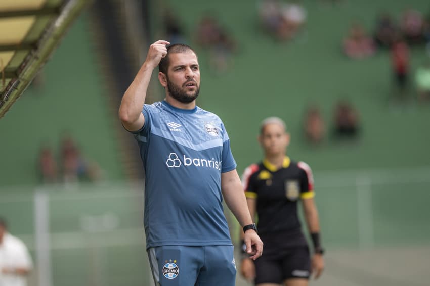 Rubens Franco, do Grêmio, comanda Seleção Feminina Sub-15. (Foto:  Alessandra Torres | Staff Images Woman | CBF)