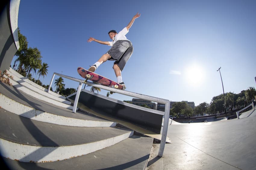 Matheus Mendes em treinamento da Confederação de skate na Praça Duó (Foto: Julio Detefon / CBSk)