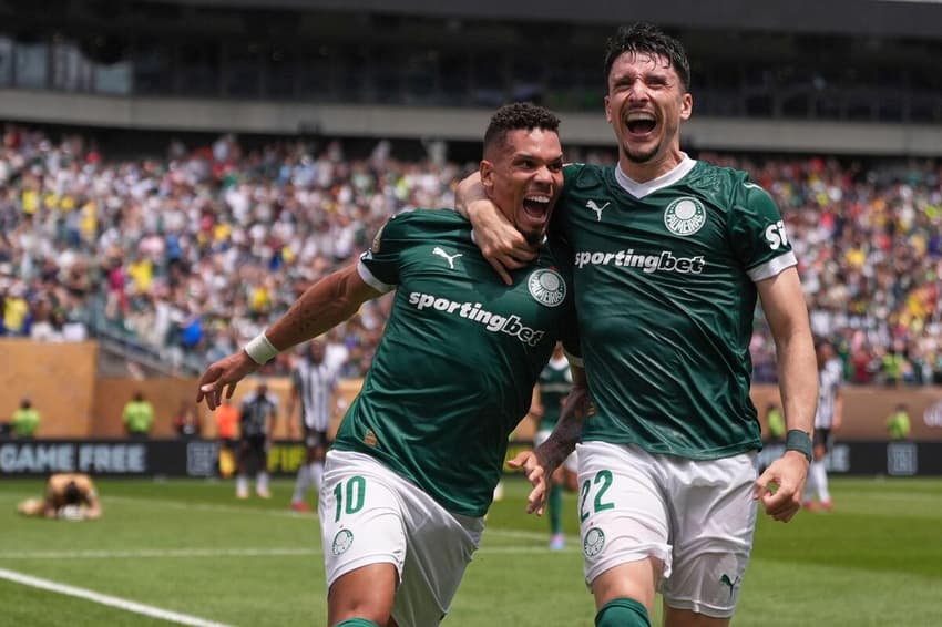 Jogadores do Palmeiras comemoram gol contra o Botafogo pelas quartas de final do Mundial de Clubes (Foto: AP Photo/Matt Slocum)