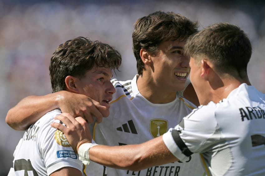  Fran García (à esquerda) comemora gol marcado pelo Real Madrid durante o Mundial de Clubes de 2025 (Foto: Juan Mabromata/AFP)
