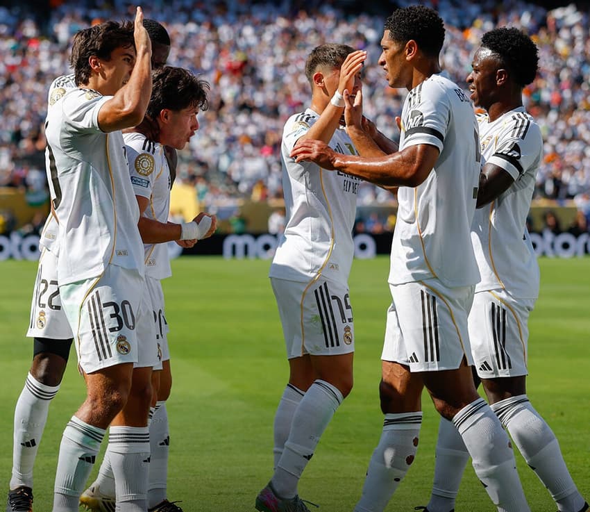 Time do Real Madrid comemorando o gol, durante o Mundial de Clubes (Foto: Reprodução/Real Madrid)