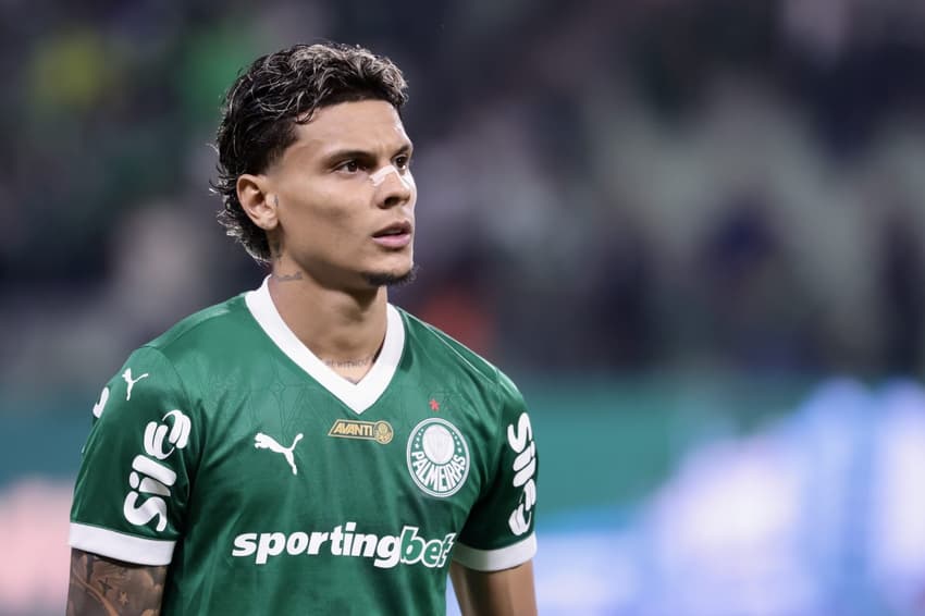 Richard Ríos, volante do Palmeiras, no jogo contra o Mirassol