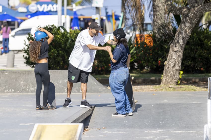 Treinamento da Confederação de skate na Praça Duó (Foto: Julio Detefon / CBSk)