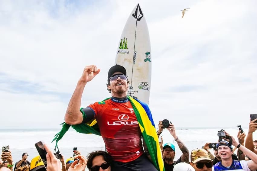 Yago Dora usará a lycra amarela em Teahupoo