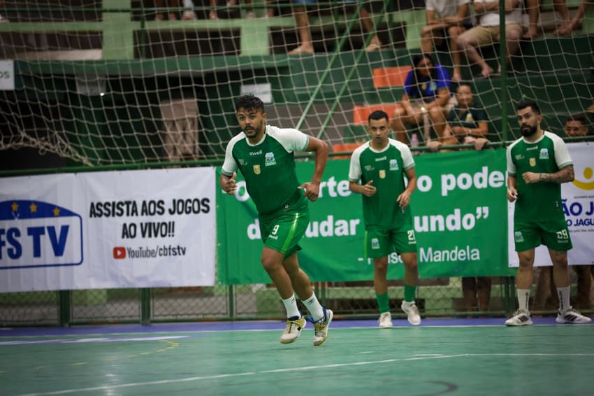 Jogadores do São João do Jaguaribe em partida do Brasileiro de Futsal (Foto: Cecilia Prutchansky/Divulgação)