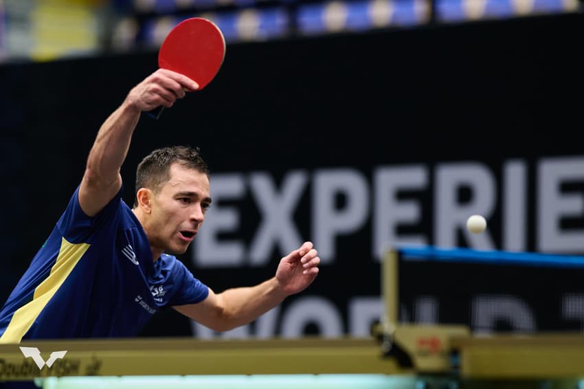 Hugo Calderano na vitória na estreia na Suécia, contra Vitor Ishiy (Foto: Divulgação/WTT)