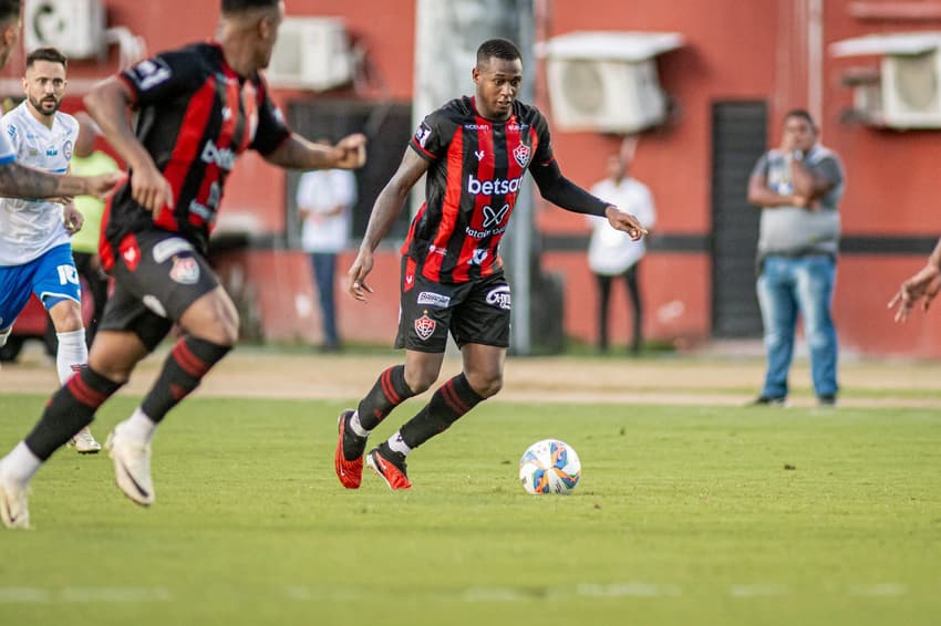 Dudu em ação com a camisa do Vitória (Foto: Victor Ferreira / EC Vitória)