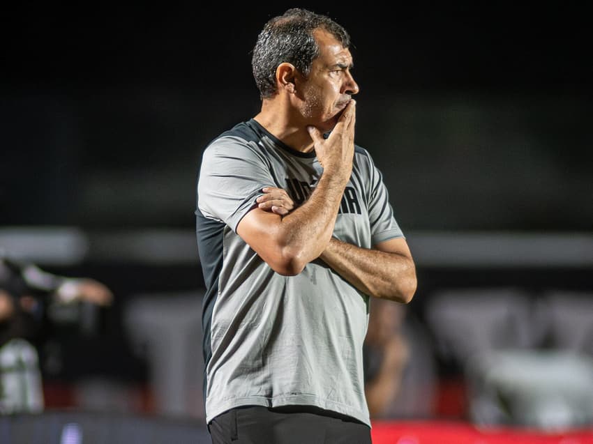 Carille comanda o Vitória contra o Sport (Foto: Victor Ferreira / EC Vitória)