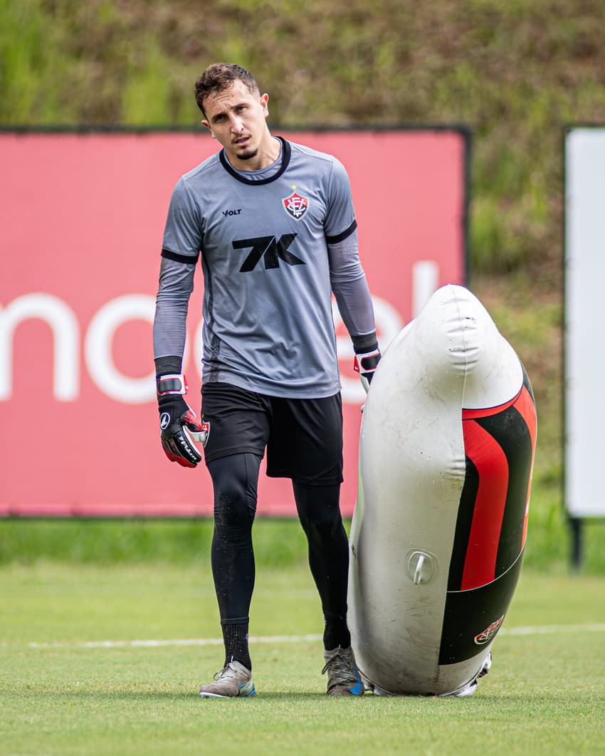 Thiago Couto em treino do Vitória (Foto: Victor Ferreira / EC Vitória)