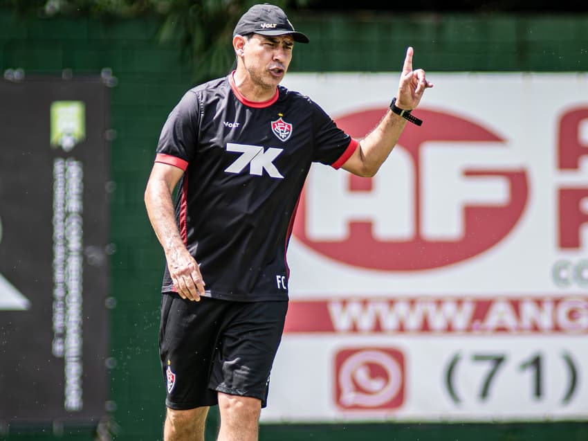 Fábio Carille comanda treino do Vitória (Foto: Victor Ferreira / EC Vitória)