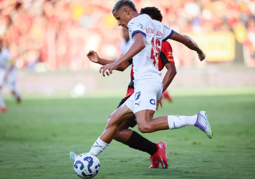 Luciano Juba em ação contra o Sport na Ilha do Retiro (Foto: Letícia Martins/EC Bahia)