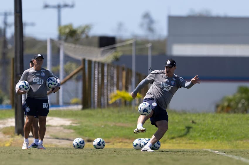 Rogério Ceni em ação no treino do Bahia (Foto: Rafael Rodrigues/ECB)