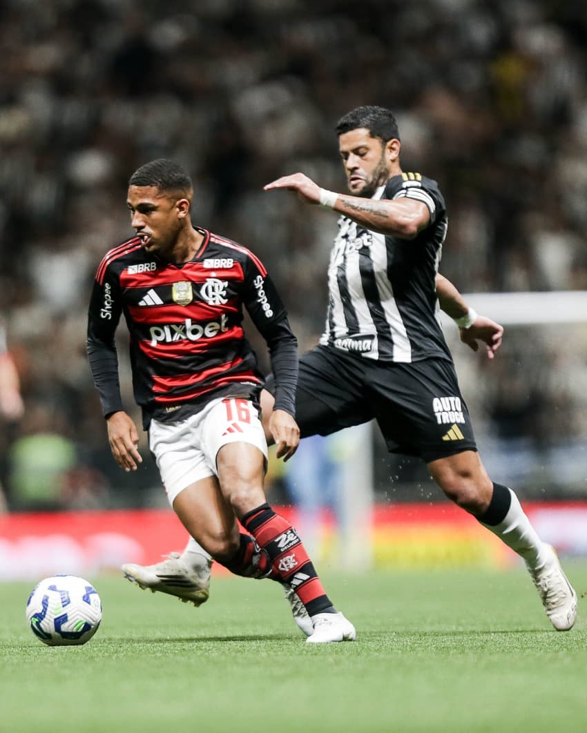 Samuel Lino em ação em Atlético-MG x Flamengo pela Copa do Brasil (Foto: Gilvan de Souza/Flamengo)