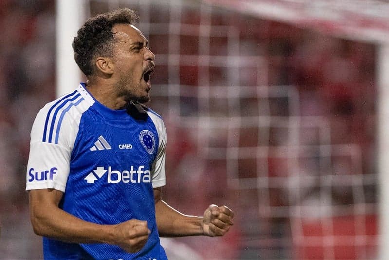 Meia Eduardo comemora gol do Cruzeiro contra o CRB (Foto: Rafael Vieira/Cruzeiro)