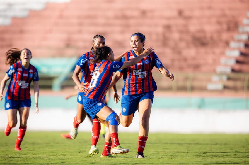 Jogadoras do Bahia comemoram gol contra o Grêmio pela Copa do Brasil (Foto: Letícia Martins / EC Bahia)