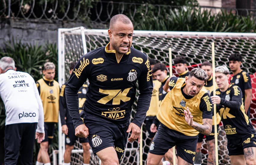 Mayke deve começar entre os titulares (Foto: Raul Baretta/ Santos FC)