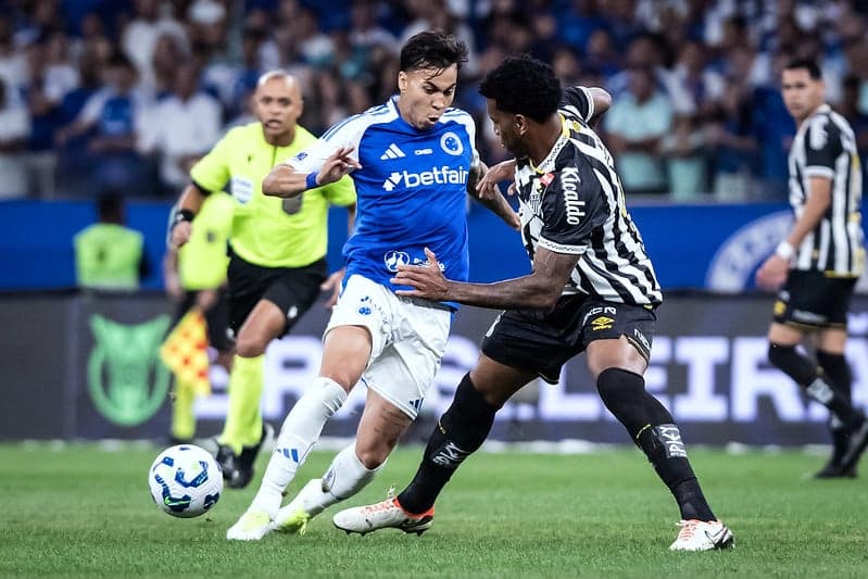 Árbitro Wilton Pereira Sampaio anula gol de Kaio Jorge, em Cruzeiro x Santos (Foto: Gustavo Aleixo/Cruzeiro)