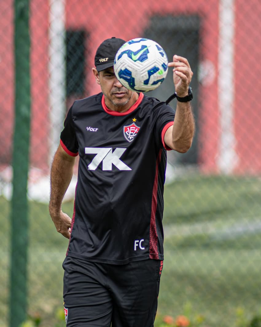 Carille comanda treino do Vitória (Foto: Victor Ferreira / EC Vitória)
