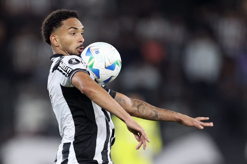 Vitinho em ação pelo Botafogo contra a LDU (Foto: Vítor Silva/Botafogo)