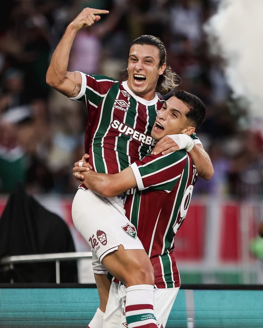 Canobbio e Serna comemoram gol em Fluminense x Fortaleza