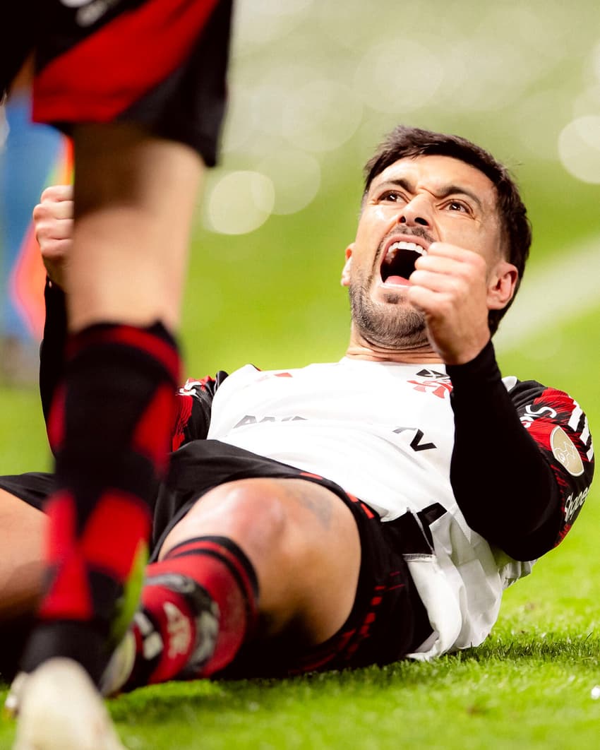 De Arrascaeta comemora gol do Flamengo