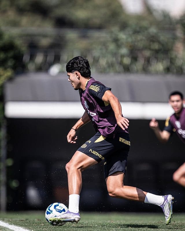 Luca Meirelles durante treino nesta temporada no CT Rei Pelé. (Foto: Raul Baretta/ Santos FC)