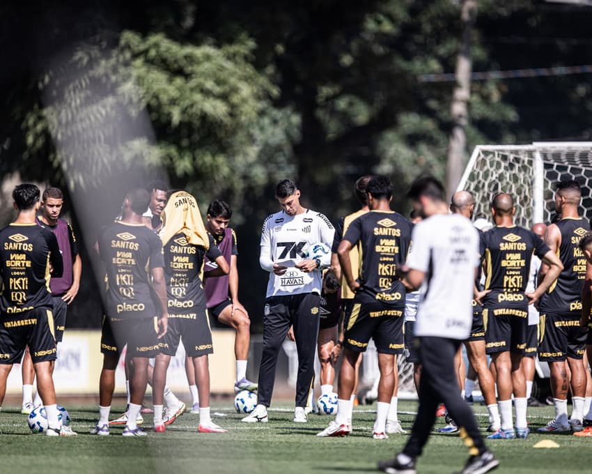 Matheus Bachi vai comandar o Santos contra o Bahia (Foto: Raul Baretta/ Santos FC)